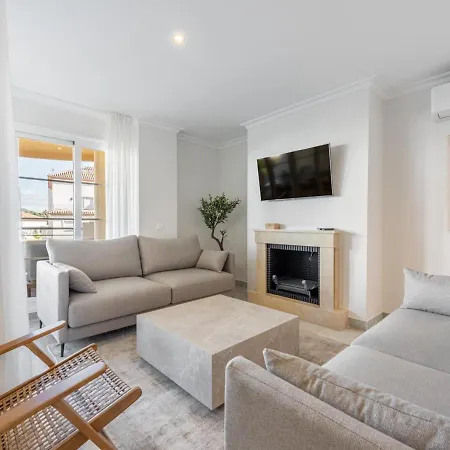 Apartment Senorio De Aloha 3 Bedroom Duplex Within Walking Distance To Puerto Banus *