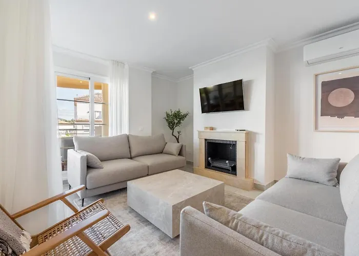 Appartamento Senorio De Aloha 3 Bedroom Duplex Within Walking Distance To Puerto Banus *