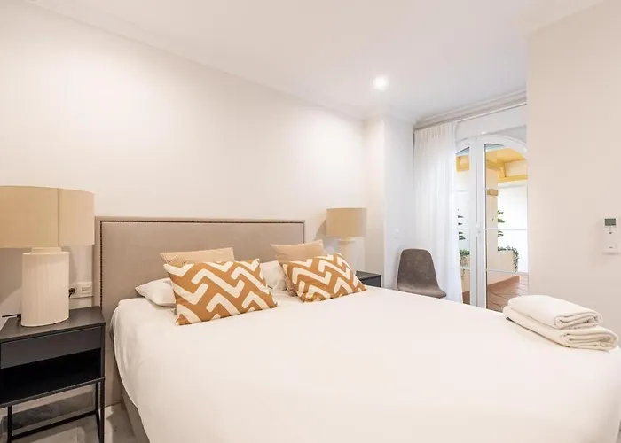 Senorio De Aloha 3 Bedroom Duplex Within Walking Distance To Puerto Banus Appartamento