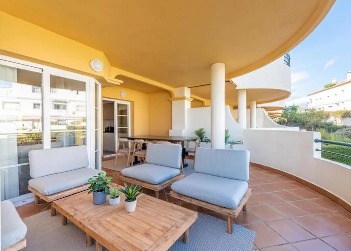 Senorio De Aloha 3 Bedroom Duplex Within Walking Distance To Puerto Banus Appartamento